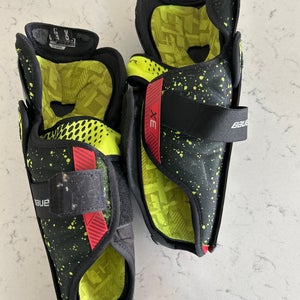 Junior Bauer Vapor 12" Shin Pads (Used)