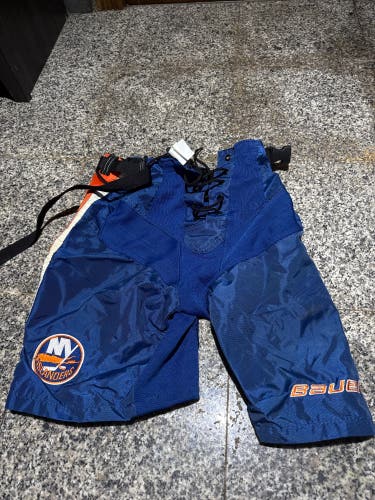 Bauer Islanders Hockey Shell