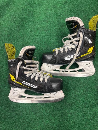 Intermediate Bauer S22 Supreme Comp (SMU) Hockey Skates (Extra Wide) Size 4 (Used)