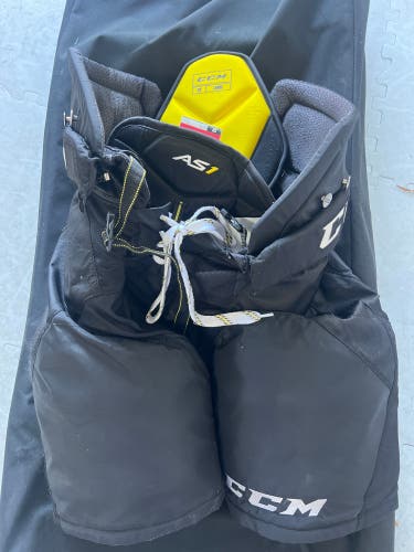 Large Senior CCM AS1 Hockey Pants (Used)