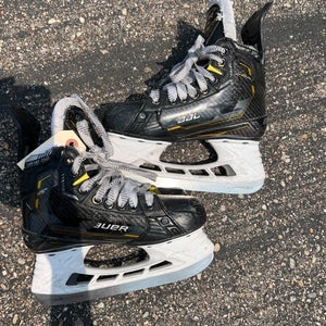 Junior Bauer Supreme M5 Pro Hockey Skates | Size 2 (Used)
