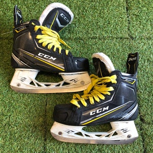 Junior CCM Tacks 9080 Hockey Skates Regular Width Size 4.5 (Used)