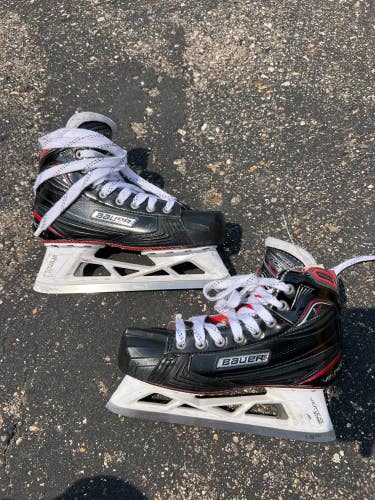 Intermediate Bauer 1x Hockey Goalie Skates Regular Width Size 5 (Used)