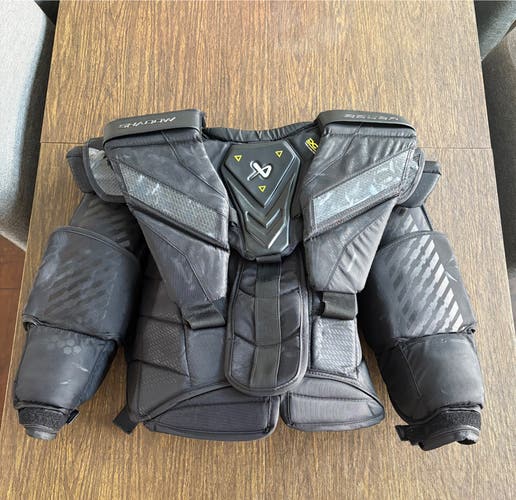Medium 2024 Bauer Shadow Goalie Chest Protector (Used)