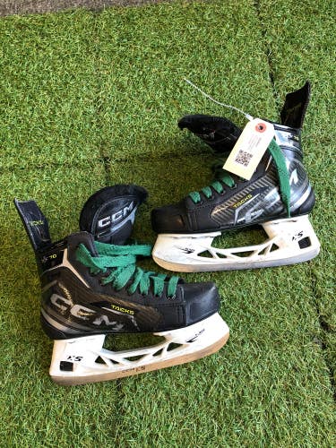 Junior CCM Tacks XF 70 Hockey Skates Size 3.0 (Used)