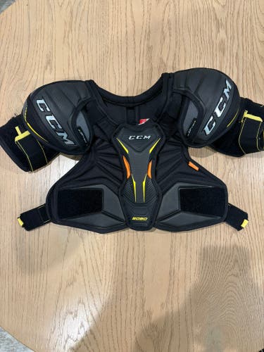 Junior Small CCM Tacks 9080 Shoulder Pads (Used But Like New)