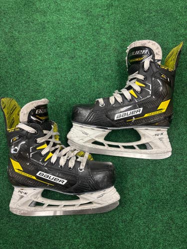 Junior Bauer Supreme M4 Hockey Skates (Regular) Size 3 (Used)