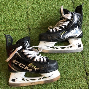 Intermediate CCM Tacks XF 80 Hockey Skates Size 4.0 (Used)