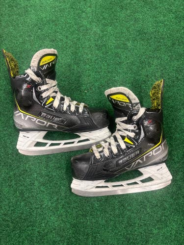 Youth Bauer Vapor 3X Hockey Skates (Regular) Size 13.5 (Used)