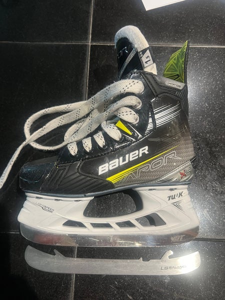 Bauer Hockey Skates Extra Wide Width Size 1.5 (Used)
