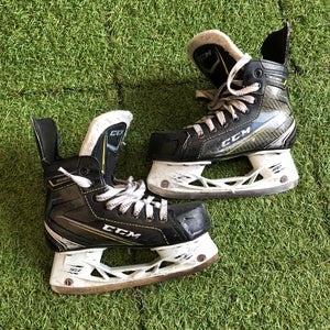 Junior CCM Tacks 9060 Hockey Skates Regular Width Size 1.0 (Used)