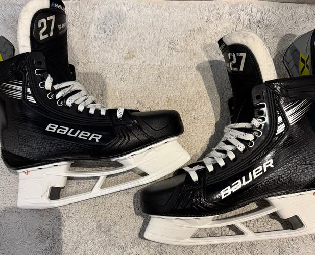Bauer Vapor Hyperlite 2 Hockey Skates Wide Width  Pro Stock 9 (Used)