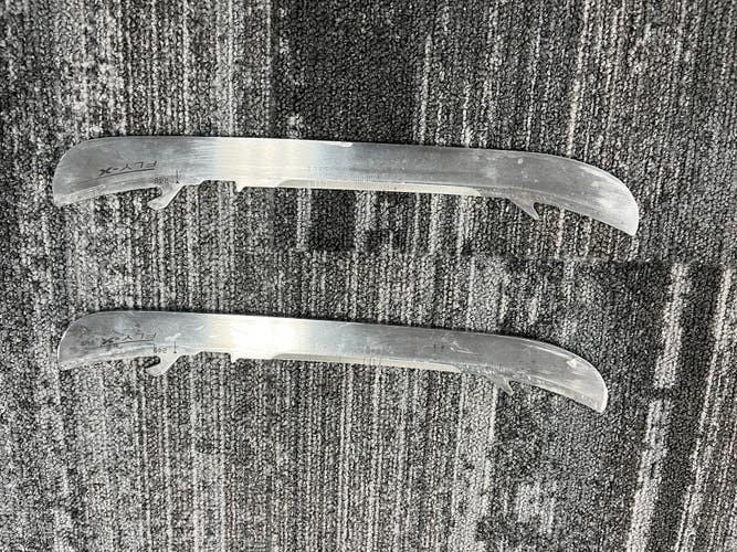 Bauer Fly-X Holders, Runners, & Replacement Steel Blades 246 mm (Used)