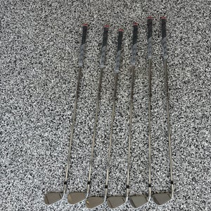 Men's  TaylorMade RSi 1 Right Handed Iron Set Regular Flex  Steel Shaft (Used)