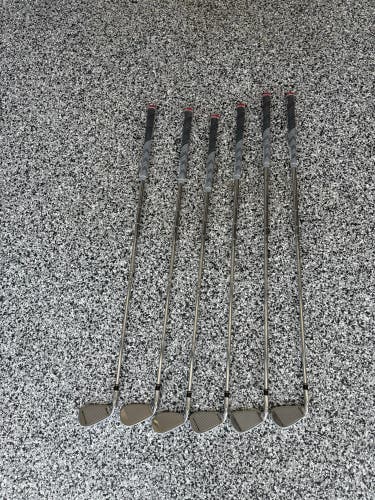 Men's TaylorMade RSi 1 Right Handed Iron Set Regular Flex Steel Shaft (Used)