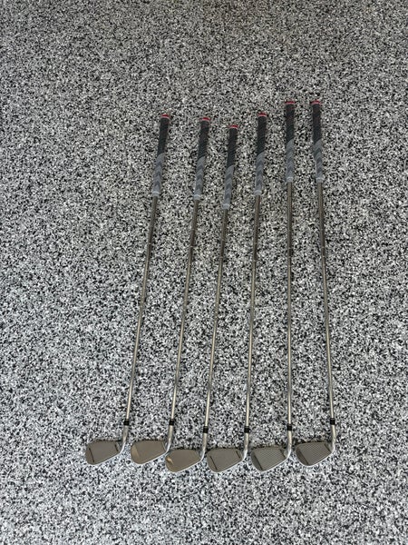 Men's  TaylorMade RSi 1 Right Handed Iron Set Regular Flex  Steel Shaft (Used)