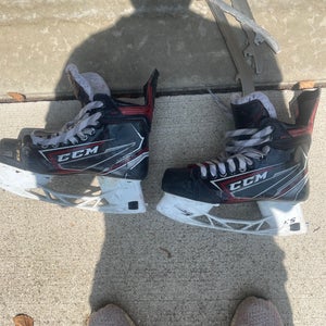 CCM JetSpeed FT490 Hockey Skates Regular Width 7 (Used)