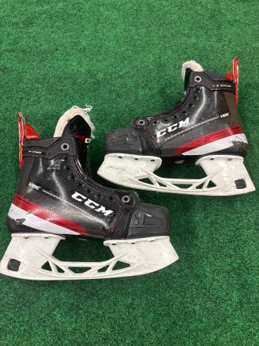 Intermediate CCM JetSpeed Vibe (SMU) Hockey Skates (Regular) Size 4 (Used)