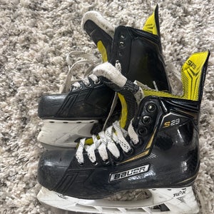 Bauer Supreme S29 Hockey Skates Regular Width  5 (Used)