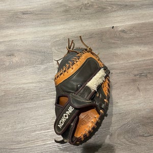 Nokona RH Catcher's Glove 32.5" (Used)