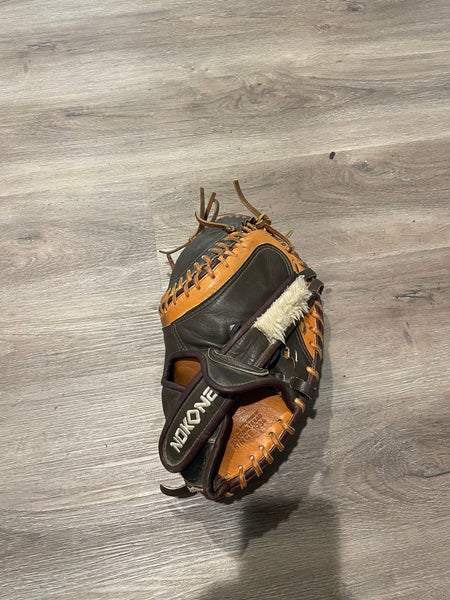 Nokona RH Catcher's Glove 32.5" (Used)