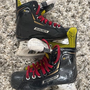 Bauer Supreme S29 Hockey Skates Regular Width Size 3.5 (Used)