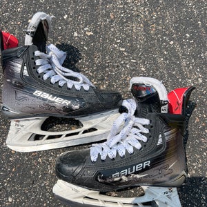 Intermediate Bauer Vapor LTX Pro+ Hockey Skates | Size 5.5 Fit 1