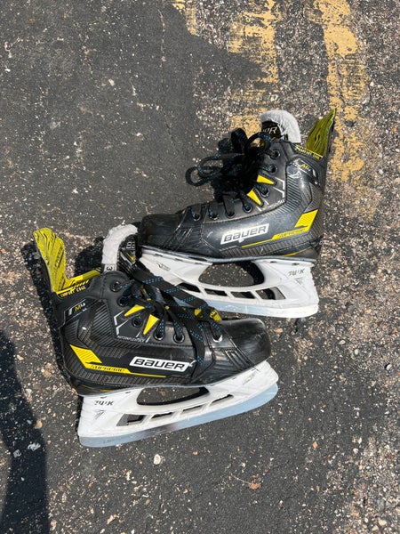 Junior Bauer Supreme M4 Hockey Skates | Size 3.5