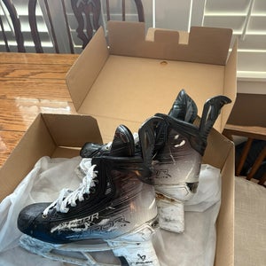 Bauer Vapor Hyperlite 2 Hockey Skates 7 (Used)