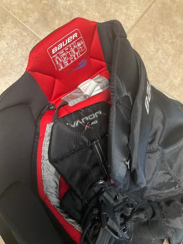 Large Junior Bauer Vapor X40 Hockey Pants (Used)