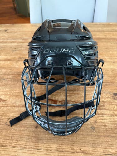 Medium Bauer Re-Akt 150 Helmet  (Used)