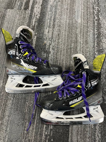 Junior Bauer Vapor X4 Hockey Skates Extra Wide Width Size 3 (Used)