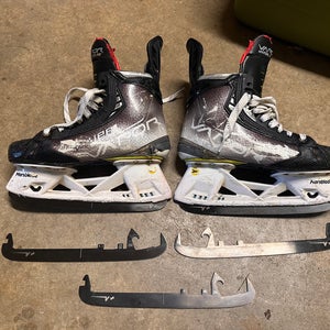 Bauer Vapor Hyperlite Hockey Skates   6 (Used)