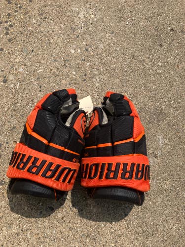 Black Junior Warrior Pro Series II Gloves 11" (Used)