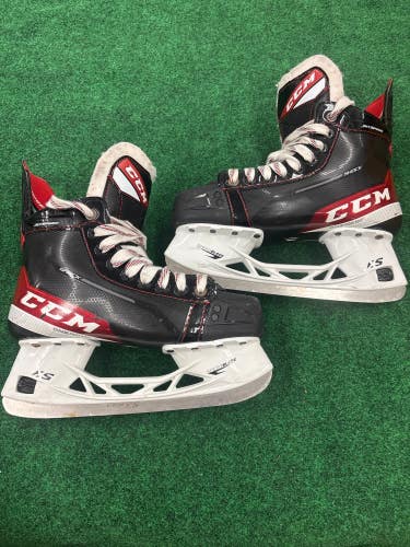 Intermediate CCM JetSpeed Shock (SMU) Hockey Skates (Regular) Size 5 (Used)