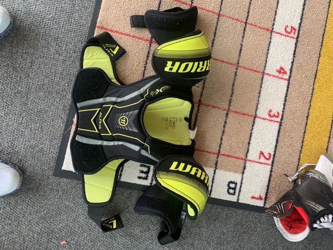 XS Senior Warrior Alpha QX4 Shoulder Pads (Used)