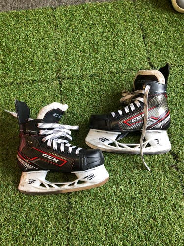 Junior CCM JetSpeed FT350 Hockey Skates Size 2.0 (Used)