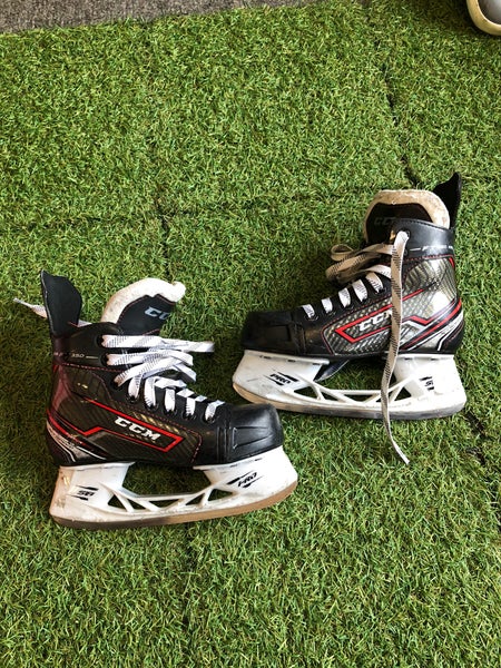 Junior CCM JetSpeed FT350 Hockey Skates Size 2.0 (Used)