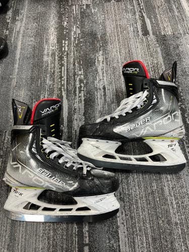 Senior Bauer Vapor Hyperlite Hockey Skates 9 (Used)