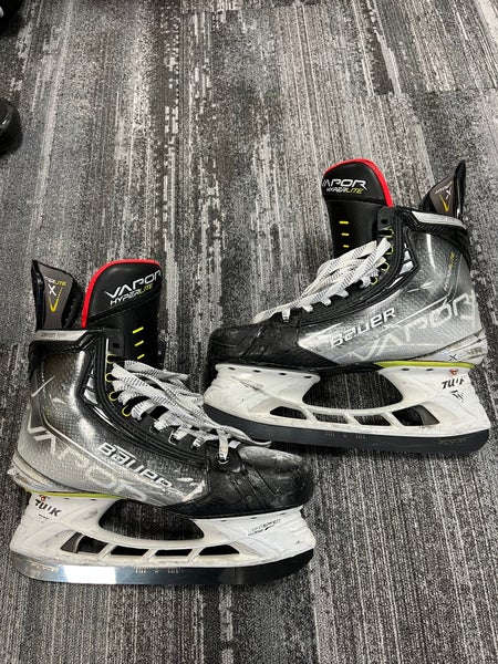 Senior Bauer Vapor Hyperlite Hockey Skates 9 (Used)