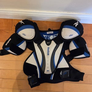 Medium Junior Reebok 4K Shoulder Pads (Used)