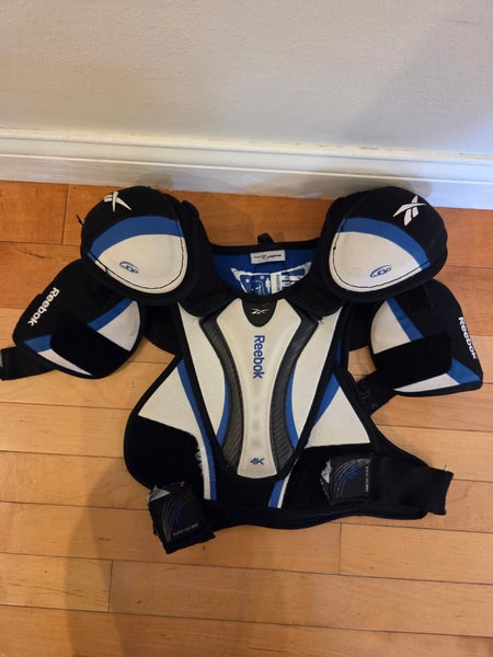 Medium Junior Reebok 4K Shoulder Pads (Used)