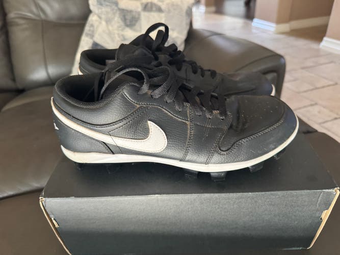 Black Men's Size M 10.5 (W 11.5) Nike Low Top Air Jordan Molded Cleats (Used)