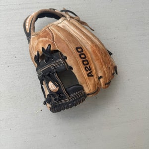Wilson RH A2000 Baseball Glove 11.75" (Used)