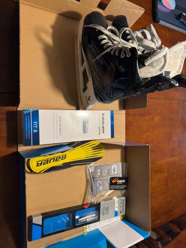 2024 Bauer Supreme M50 Pro Hockey Skates Regular Width 8 (Used)