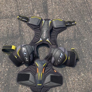 Small Senior CCM Tacks 9080 Shoulder Pads (Used)