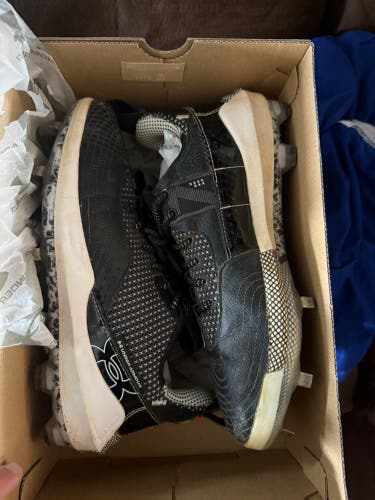Black Men's Size M 10.5 (W 11.5) Adult Under Armour Low Top Bryce harper Metal (Used)