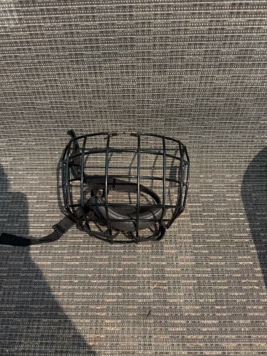 Used CCM FM10 Black Cage – Junior Type 1