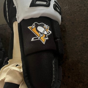 13 inch Bauer Team Pro Series Penguins Hockey Gloves