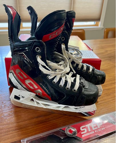 CCM JetSpeed FT6 Pro Hockey Skates Narrow Width Size 4 (Used)